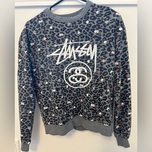 Stussy Women’s Grey Leopard Print Crewneck Sweatshirt